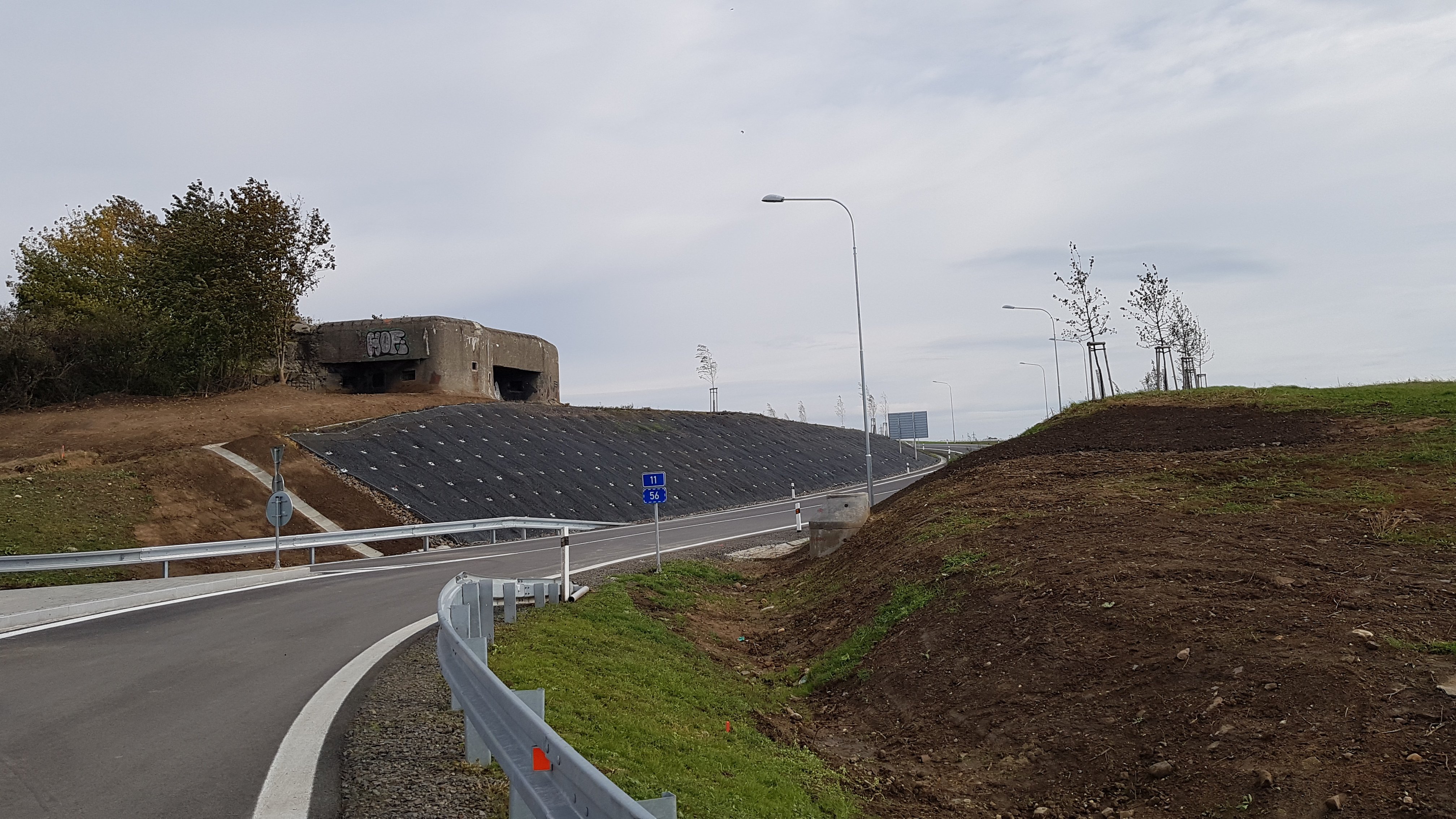 F15_2__Opava_zpevneny-svah